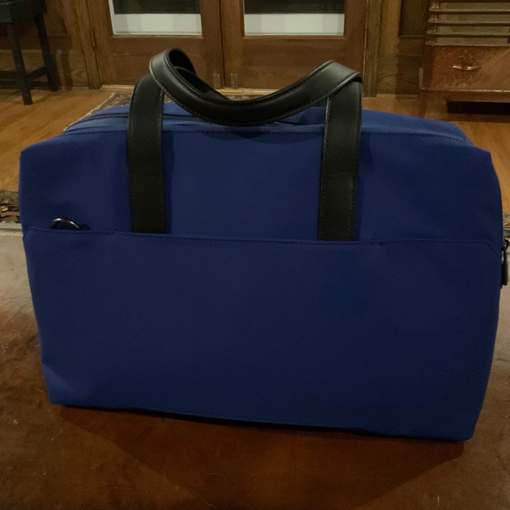 Away New Everywhere Bag in Cobalt NWOT